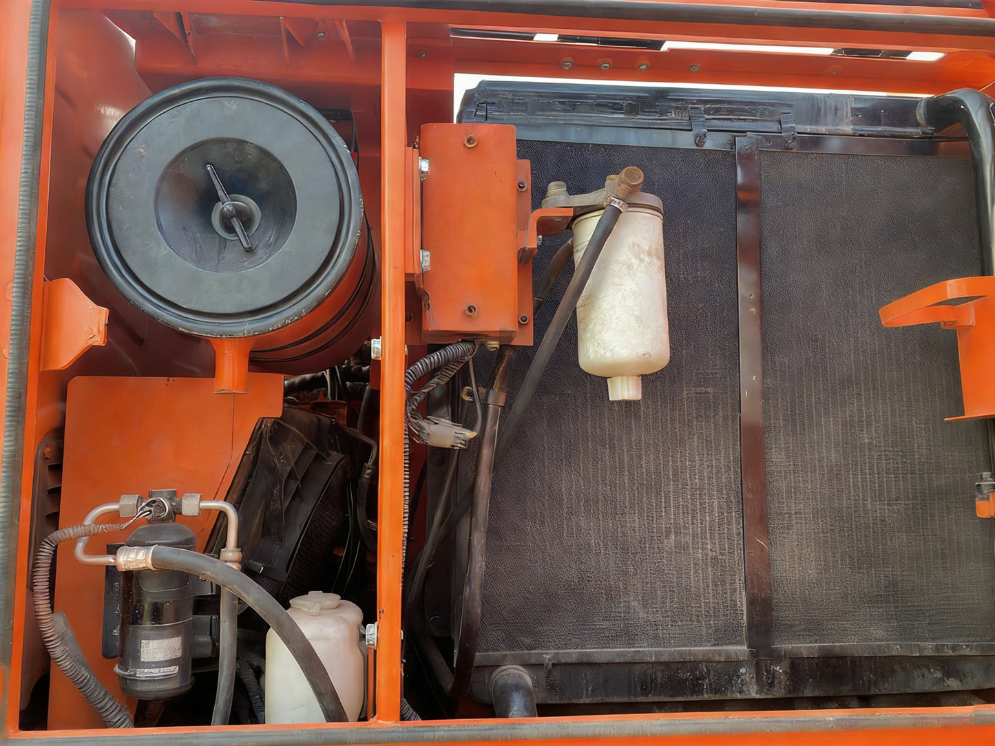 Вторичный экскаватор Doosan 150 колесный