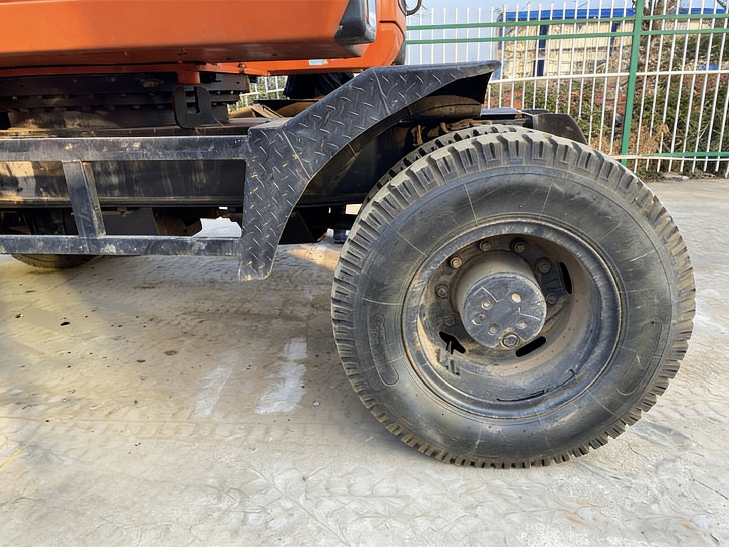 Вторичный экскаватор Doosan 150 колесный