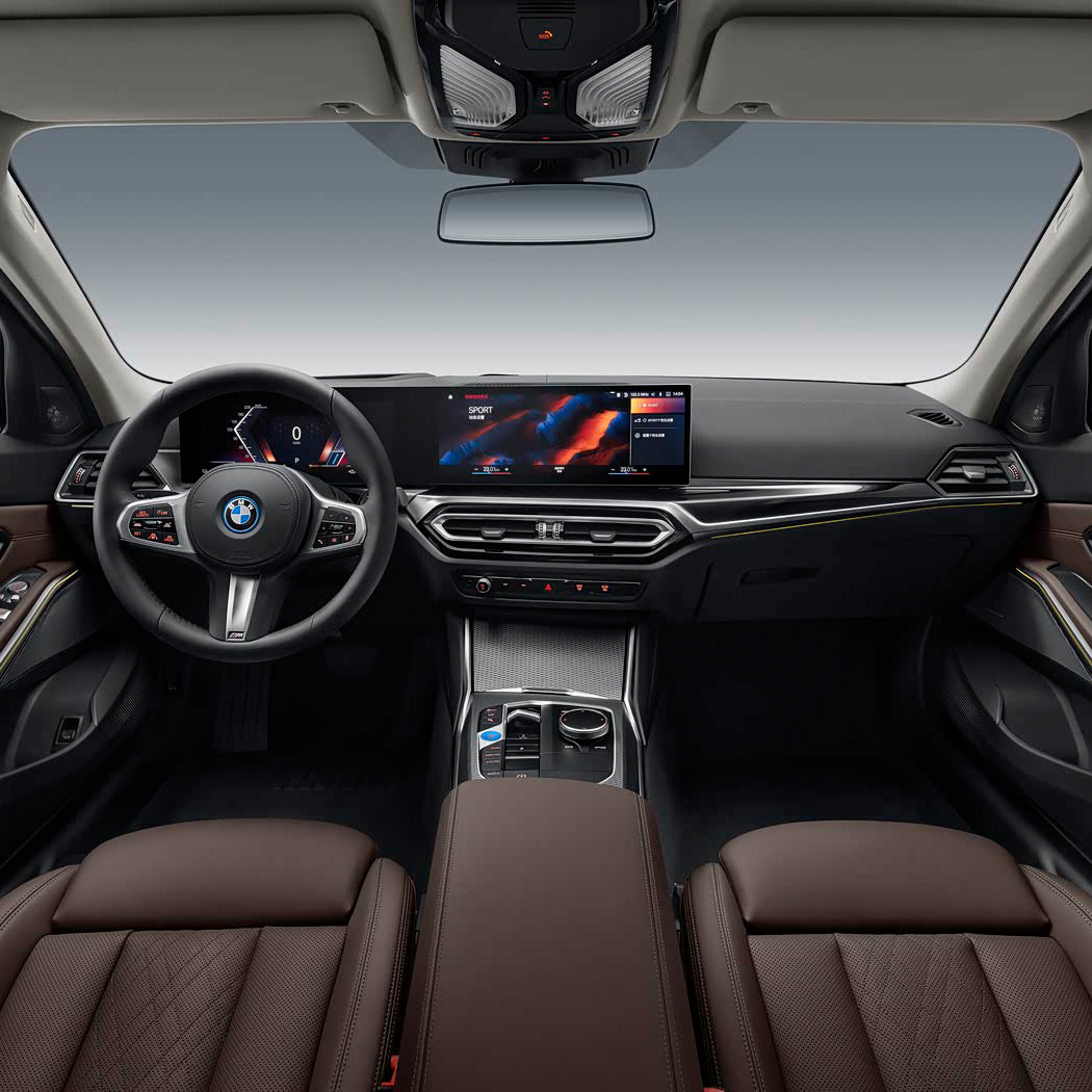 BMW i3 2025 года выпуска черный и красный цвета