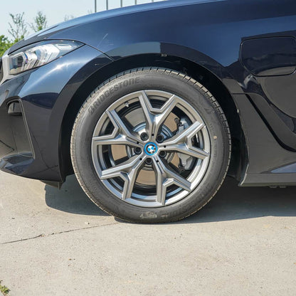 BMW i3 2025 года выпуска черный и красный цвета