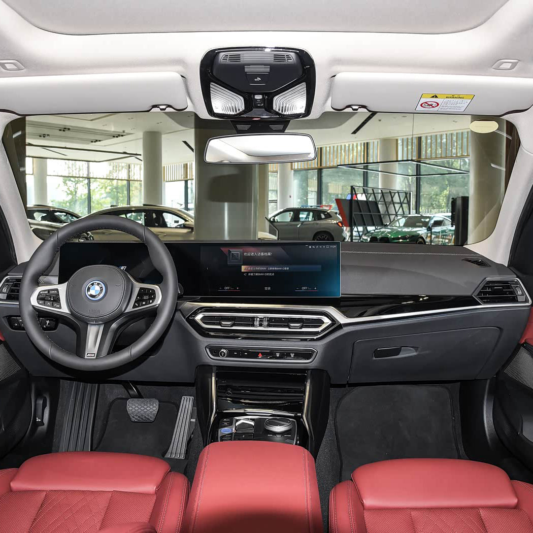 BMW i3 2025 года выпуска черный и красный цвета