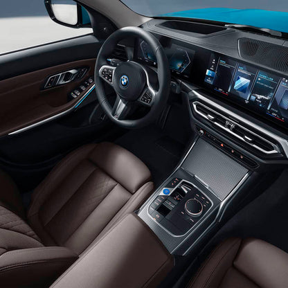 BMW i3 2025 года выпуска черный и красный цвета