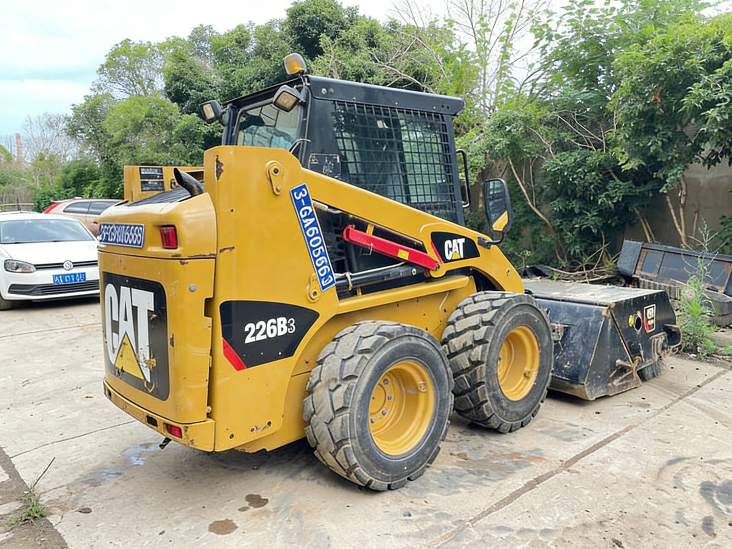 Подержанный скользящий погрузчик Caterpillar 226B