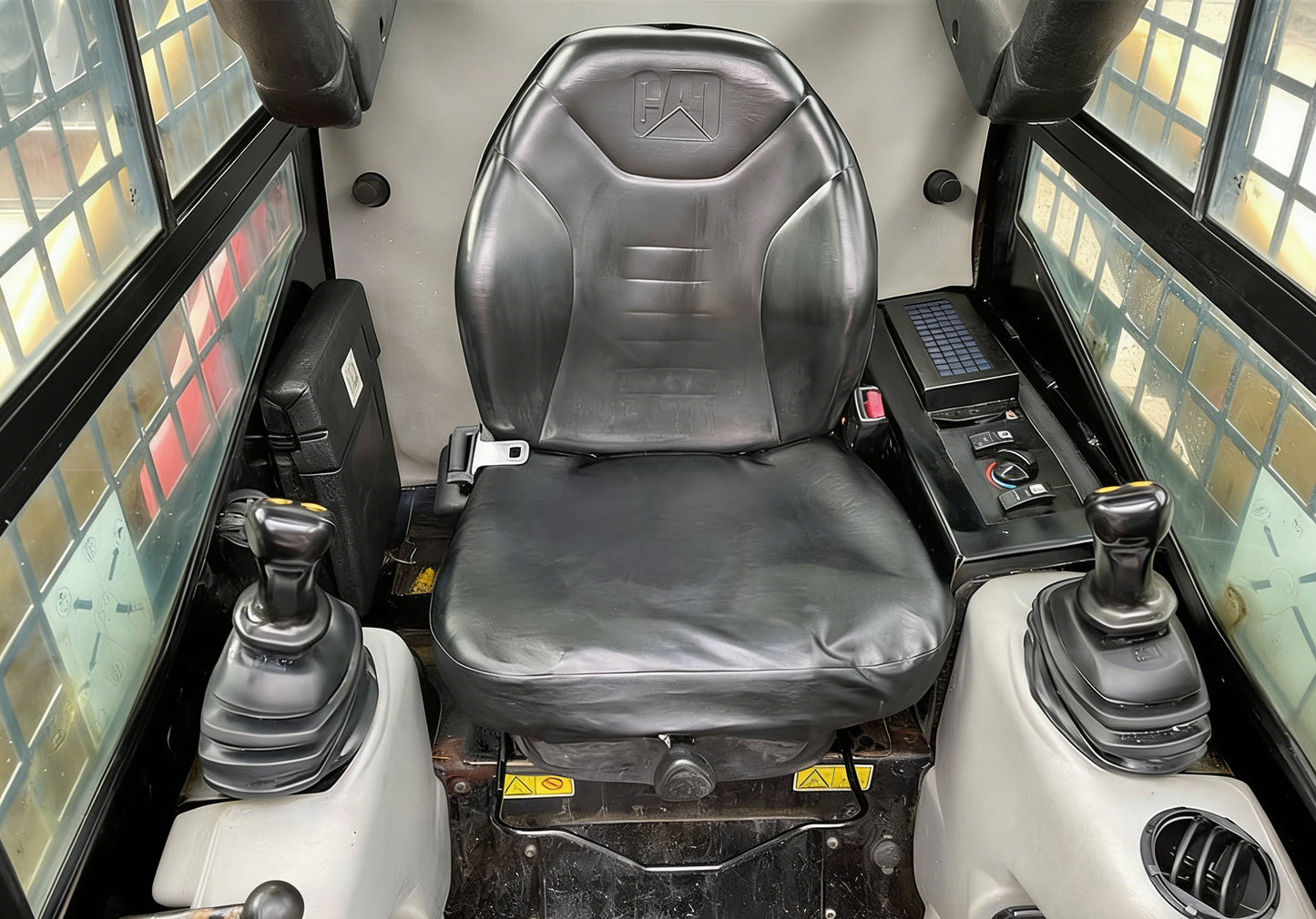 Подержанный скользящий погрузчик Caterpillar 226B